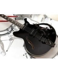Vox Bobcat V90 Bigsby Black - Chitara electrica cu case