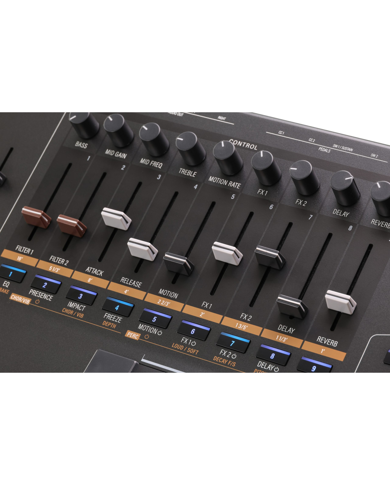 Kurzweil K2061 - Sintetizator