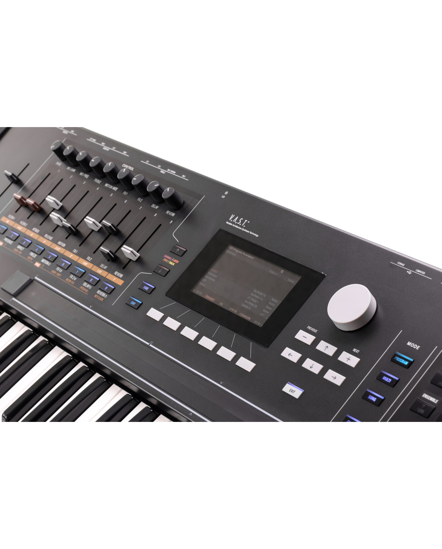 Kurzweil K2061 - Sintetizator